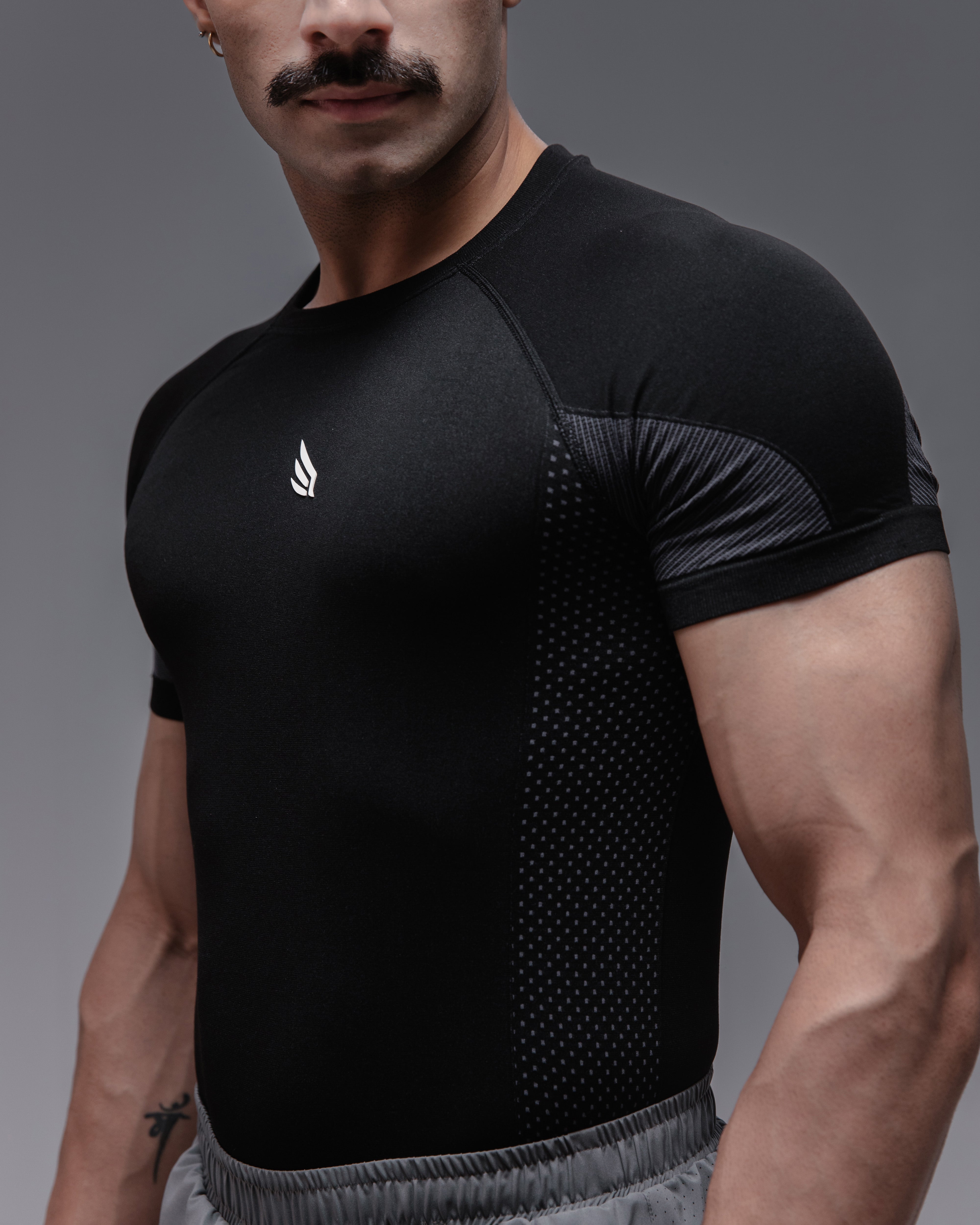 SEAMLESS Titan T-Shirt
